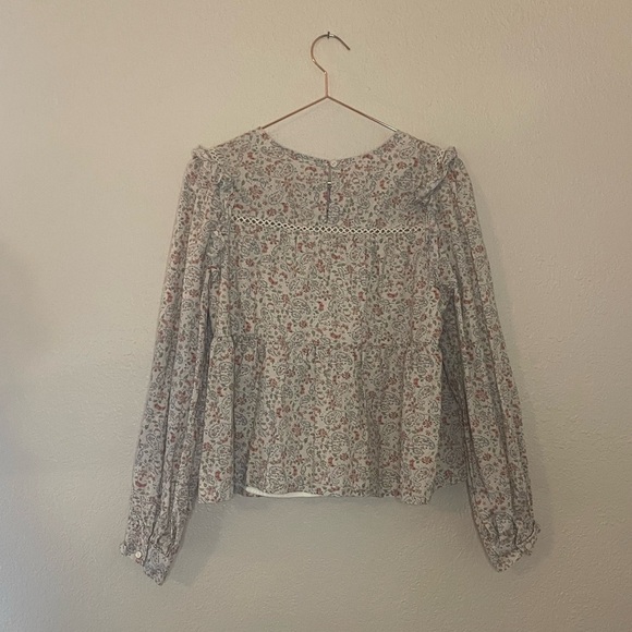 &Merci Elegant Floral Blouse with Lace Detail - Picture 8 of 8